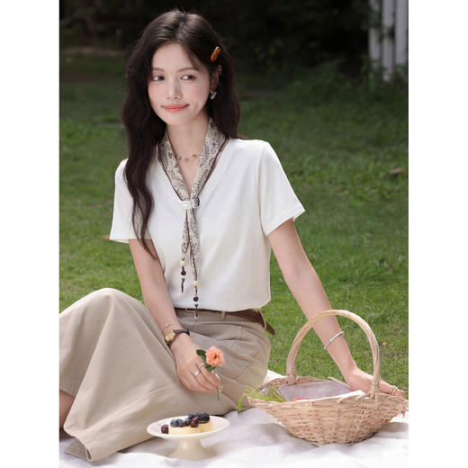 鹿向南【0407/00:00新品】白色T恤 商品图0