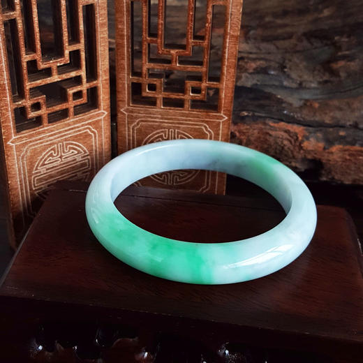 【天然正品】A货翡翠天然精品细腻无杂裂糯种飘阳绿59号翡翠手镯59.1MM 310326NJT19 商品图6