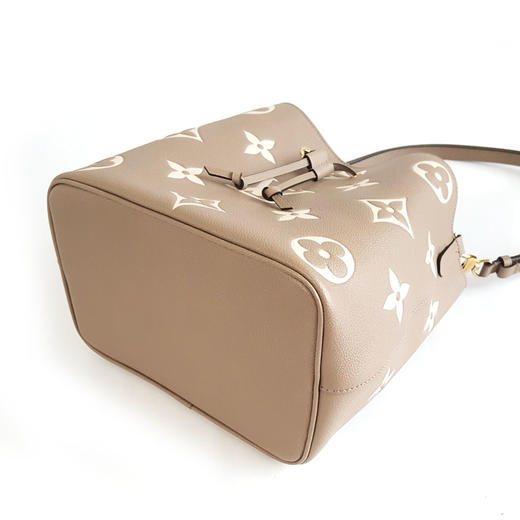 【98新】LV路易威登NEONOE系列M45555中号大象灰全皮压纹NEONOE子母包水桶包单肩包女士020426NJT07 商品图7