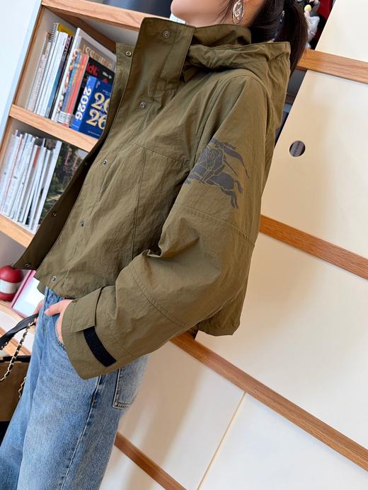 巴宝莉 2026最新重工连帽冲锋衣外套 商品图4