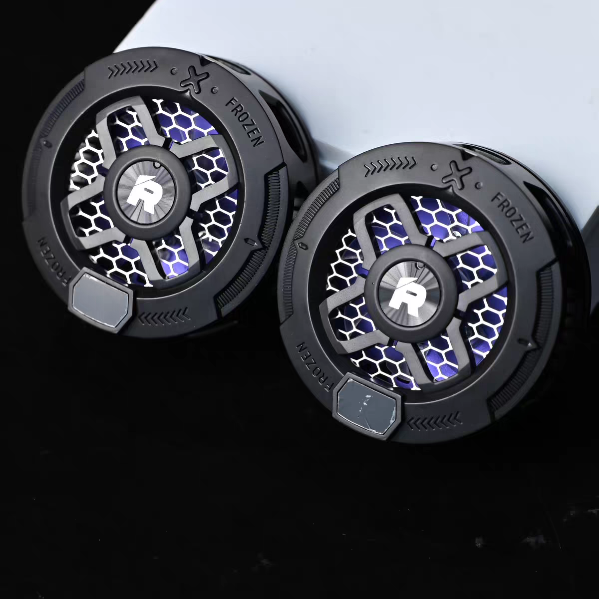 REMAX冰封磁吸手机平板散热器数显制冷手游磁吸式RGB酷炫灯RT-F7