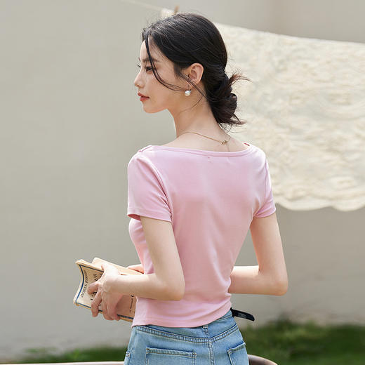 【限时秒杀】西遇一字肩短袖上衣女夏季新款大领口设计感显瘦短款正肩t恤V0050562 商品图3