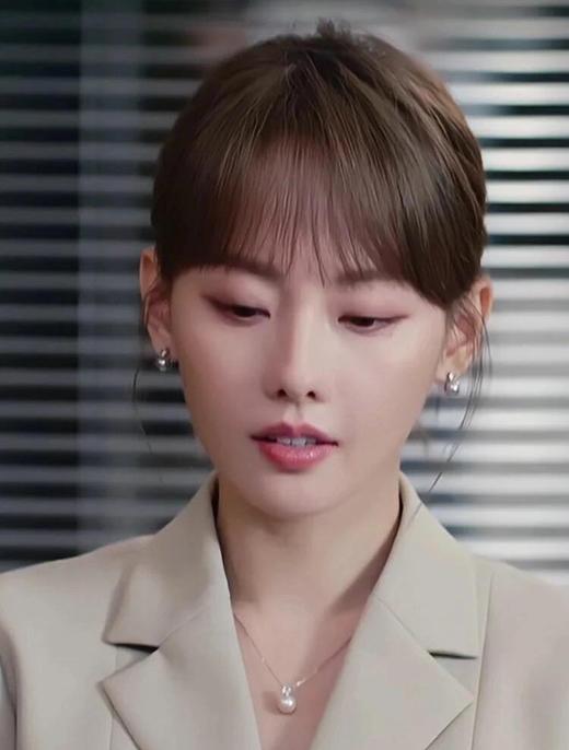 一店d 世纪经典款来给你们安排啦
戴安娜王妃、赵丽颖同款施华洛珍珠项链&耳钉 如果女人一生只能拥有一件珠宝首饰，那必定是珍珠 商品图6