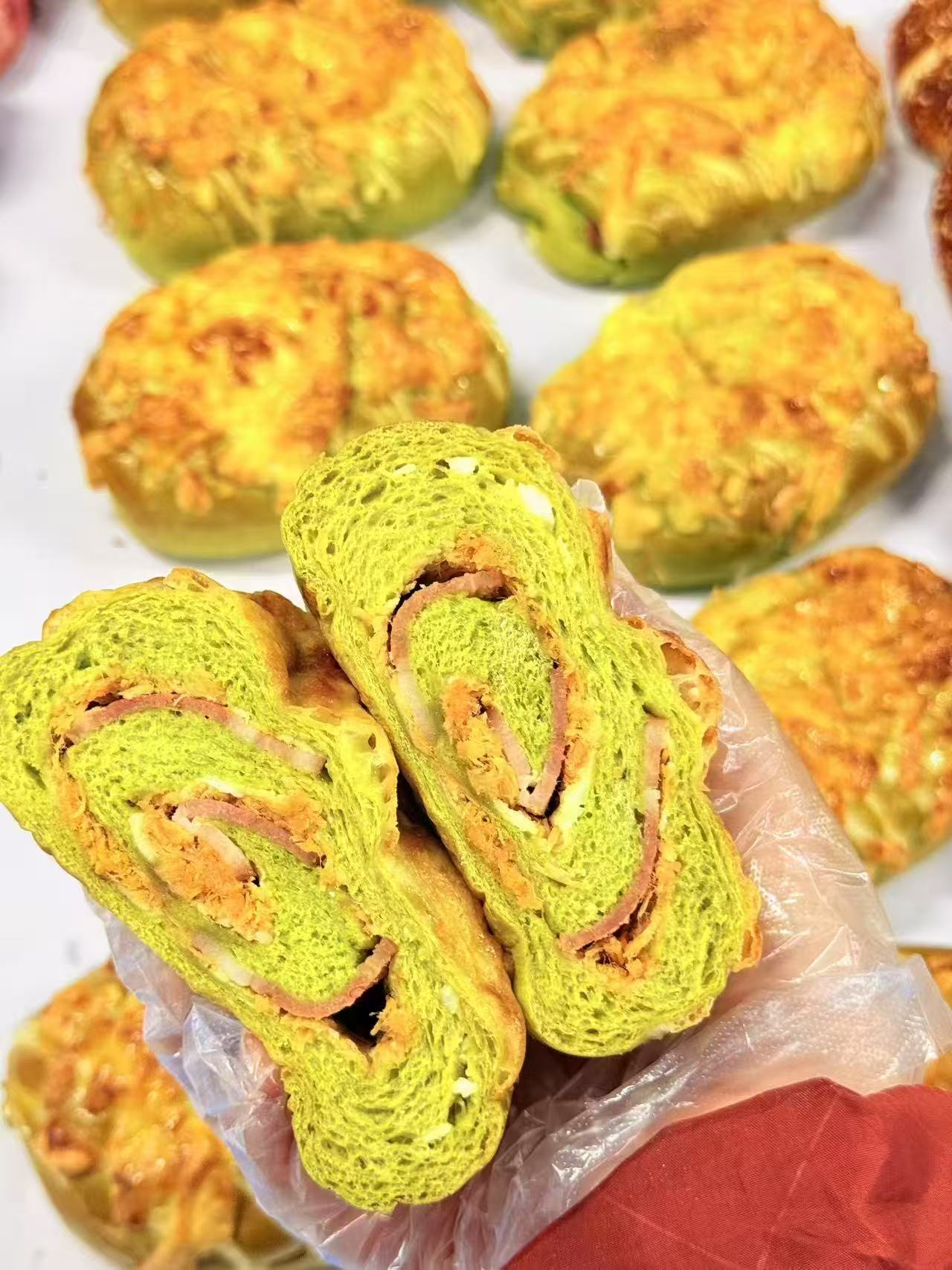 菠菜肉松培根软欧