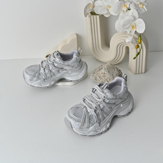 经典鲨2026年夏专柜新品韩版水钻透气潮酷跑步休闲老爹鞋女KW219-629081 商品图1