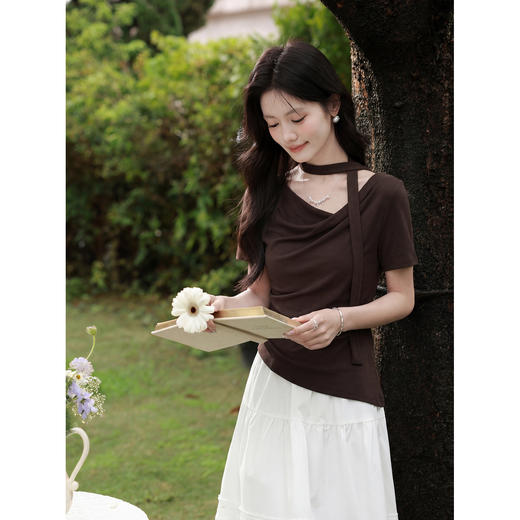 鹿向南「晚风序信」设计感咖色T恤女夏新款别致抽褶显瘦短袖上衣 商品图4