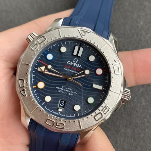 『OR新表』欧米茄海马2022 北京冬奥会特别版腕表 Seamaster Diver 300M Beijing 2022 Special Edition
新作依然采用42mm 精钢表壳，钛金属表圈浮雕 商品图14