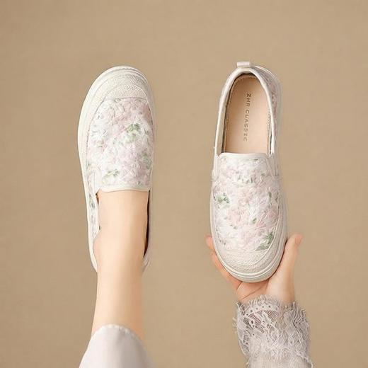 新款编织刺绣气质舒适透气单鞋繁花轻盈平底渔夫鞋W137 商品图0