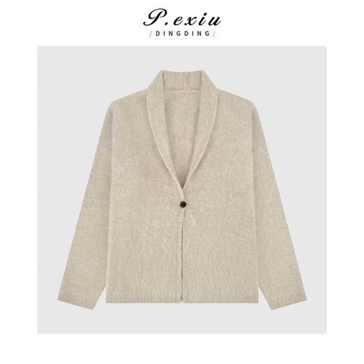 04-2潘依绣丁丁宠粉 干净优雅极简风软糯松弛感V领长袖针织开衫Q54214 商品图0