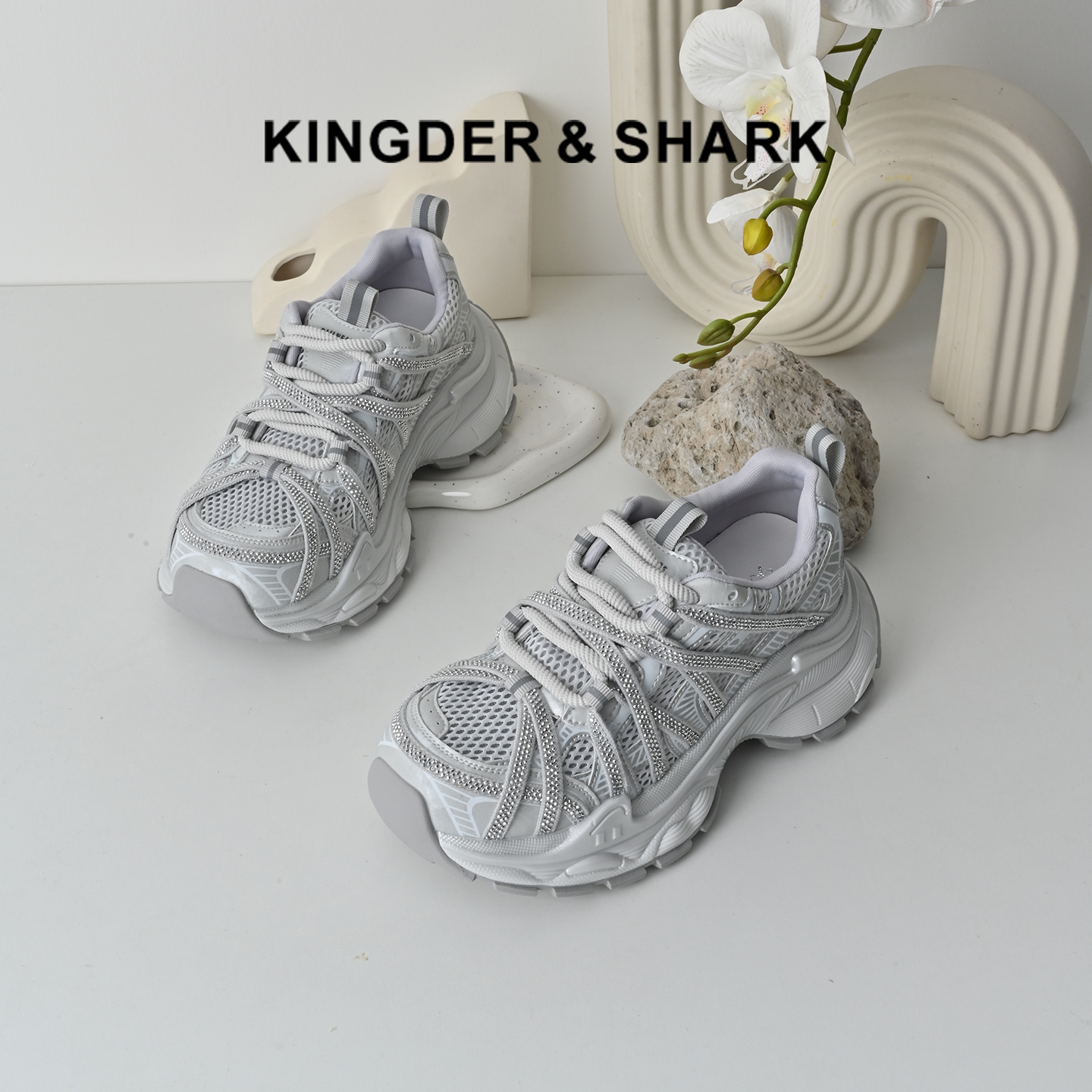 经典鲨2026年夏专柜新品韩版水钻透气潮酷跑步休闲老爹鞋女KW219-629081