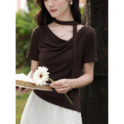 鹿向南「晚风序信」设计感咖色T恤女夏新款别致抽褶显瘦短袖上衣 商品图2