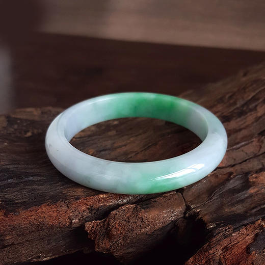 【天然正品】A货翡翠天然精品细腻无杂裂糯种飘阳绿59号翡翠手镯59.1MM 310326NJT19 商品图3