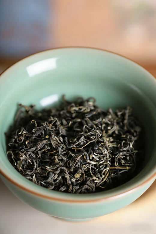 💥春日鲜茗｜【卧芳华碧螺春】 🌸限时团购专场 人间三月春正好，✨一杯碧螺醉江南 ✅卷曲成螺，清汤碧绿 ✅代谢减肥，养颜抗衰，杀菌消炎 商品图5