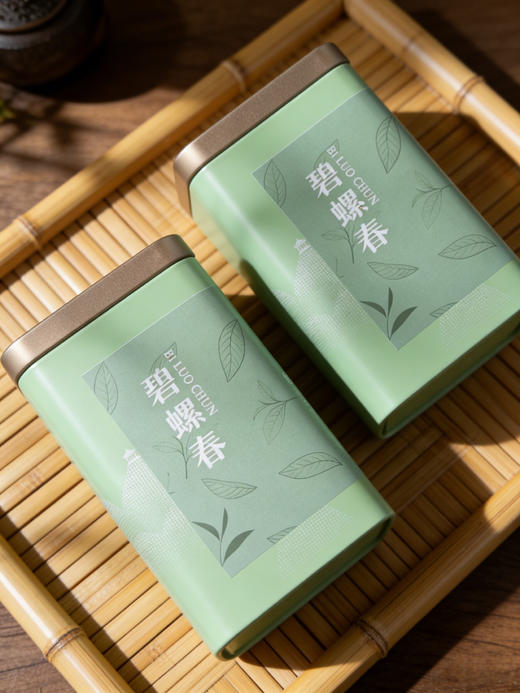 💥春日鲜茗｜【卧芳华碧螺春】 🌸限时团购专场 人间三月春正好，✨一杯碧螺醉江南 ✅卷曲成螺，清汤碧绿 ✅代谢减肥，养颜抗衰，杀菌消炎 商品图0