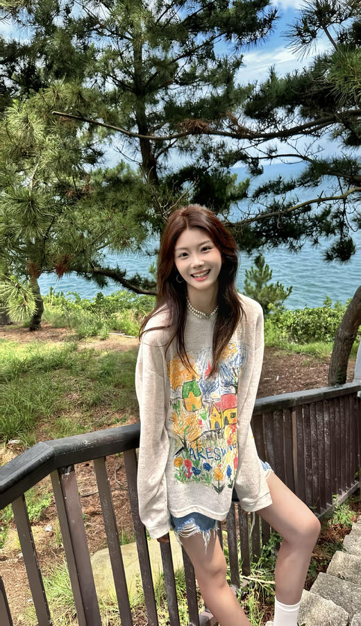 🔥沈羽洁同款!!氛围感少女T来啦~【韩版手绘涂鸦防晒衫】🌸多彩晕染❗️简简单单就可以搭配的单品 ❗️充满活力的配色搭配艺术感涂鸦印花，❤️内搭外搭都好看❗️ 商品图6