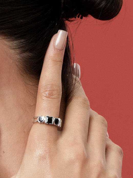 TR她热 摩登指令 银色黑锆石拼接百搭高级设计感叠戴可调节开口戒指 商品图1