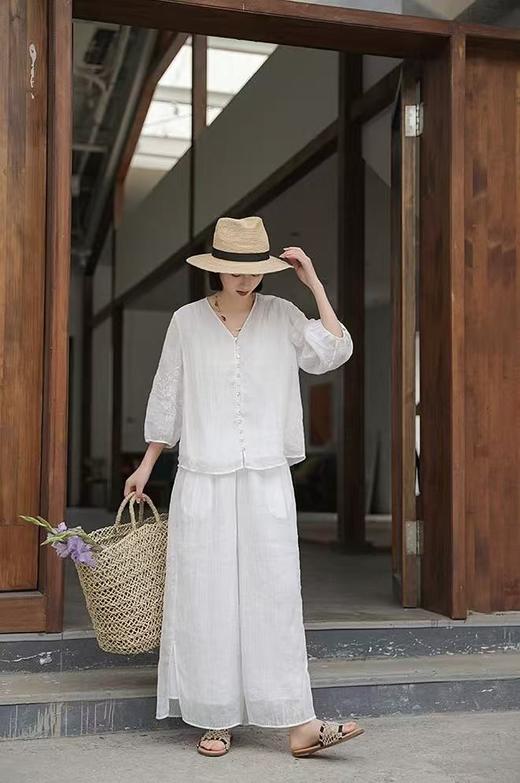 灵动飘逸 拂袖揽仙气 呼吸感七分袖苎麻v领刺绣衬衫 商品图2