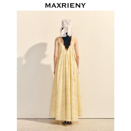 【商场同款】MAXRIENY圆领复古宫廷绣花吊带连衣裙25夏款a字长裙(货号:MC86DR079) 商品图3