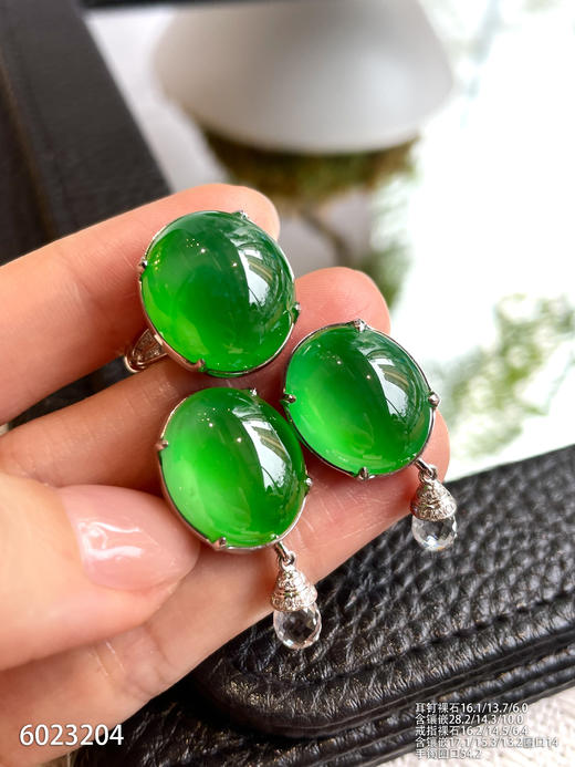 玻璃种木那阳绿蛋面套装【6023204】具体价格微信咨询 商品图3