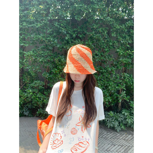 <曾小咸推荐>米白色宽松圆领印花短袖T恤【预售款，预计3-15天！！】 商品图2