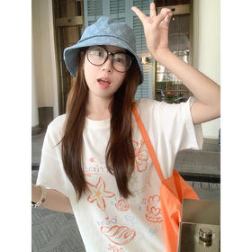 <曾小咸推荐>米白色宽松圆领印花短袖T恤【预售款，预计3-15天！！】