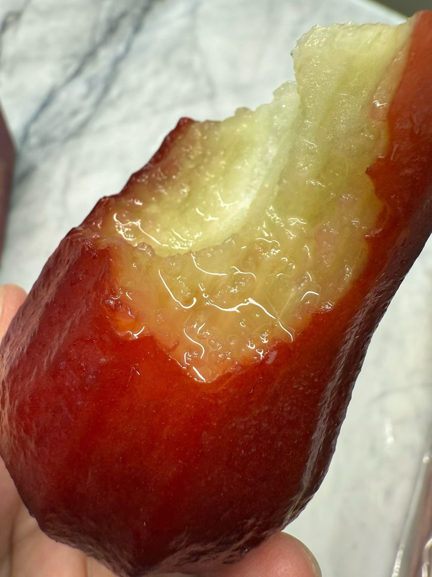 黑金刚莲雾！几乎没有棉芯！自带糖心，嫩，脆，甜，超多汁。春天首选水果，降脂啊！皮薄拿取小心别留指甲印