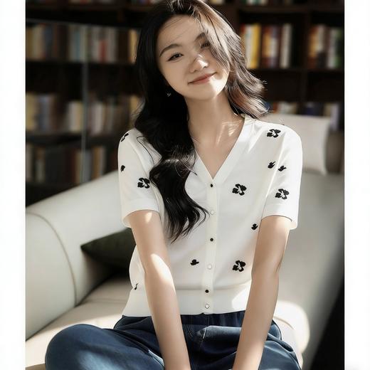 S.Y.C【黛花浅吟】丝 羊 毛V领嵌花半袖女短袖针织衫SYM25052 商品图0