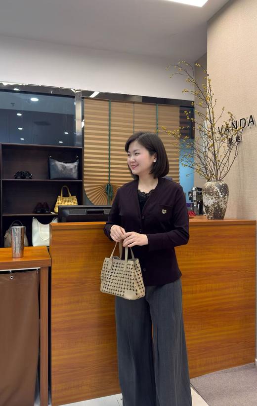 V领纯棉刺绣上衣 商品图1