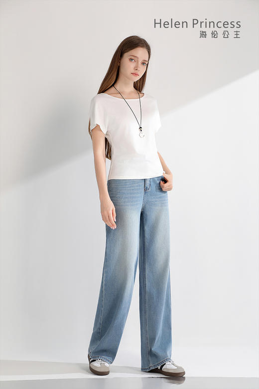 圆领蝙蝠袖T恤配项链 商品图2