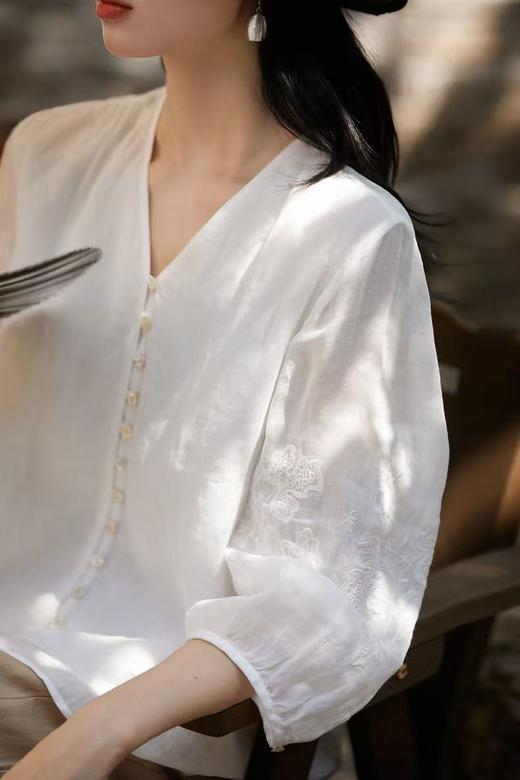 灵动飘逸 拂袖揽仙气 呼吸感七分袖苎麻v领刺绣衬衫 商品图10