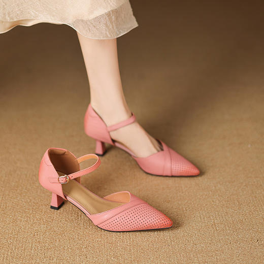 【预售7天】罗马风尖头包头凉鞋法式优雅镂空透气包头细跟时装凉鞋女气质通勤尖头一字带中空单鞋ASN&3021 商品图1