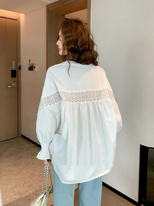 绵白氧气~白色圆领拼接蕾丝镂空喇叭袖宽松上衣 商品图1