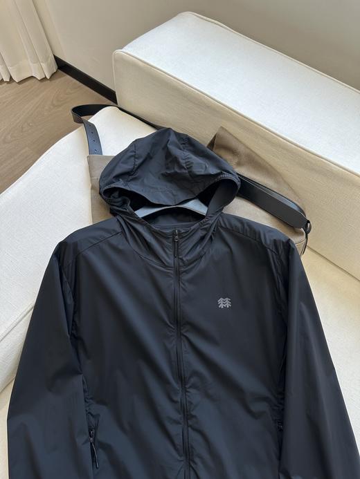 点此购买 可隆春夏季男士户外通勤连帽皮肤衣外套 bk 344396 商品图12