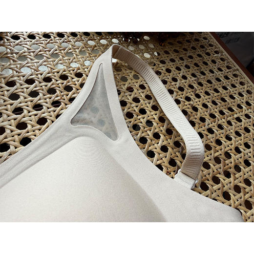 【贝拉推荐|团购更优惠】零压呼吸 极简无痕无压无钢圈文胸 果冻条承托舒适无比 M-2XL 商品图4