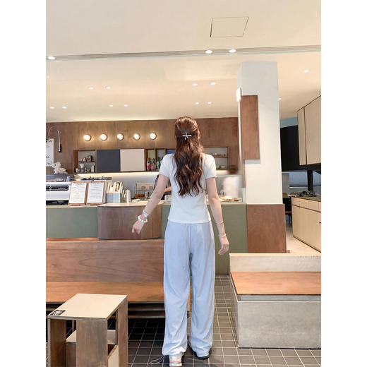 <曾小咸推荐>韩系正肩圆领绣花短袖T恤上衣【预售款，预计3-15天！！】 商品图4