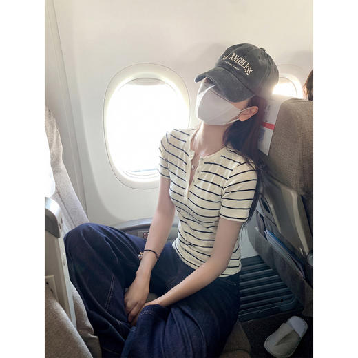 <曾小咸推荐>条纹纽扣修身短袖T恤上衣【预售款，预计3-15天！！】 商品图2