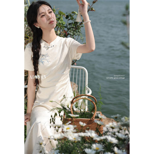 鹿向南「一梦清欢」杏色新中式连衣裙女夏复古改良式旗袍气质长裙 商品图4