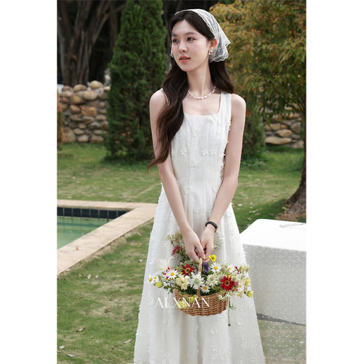 鹿向南【半醒的梦】白色背心连衣裙女夏季新款漂亮独特修身长裙子 商品图2