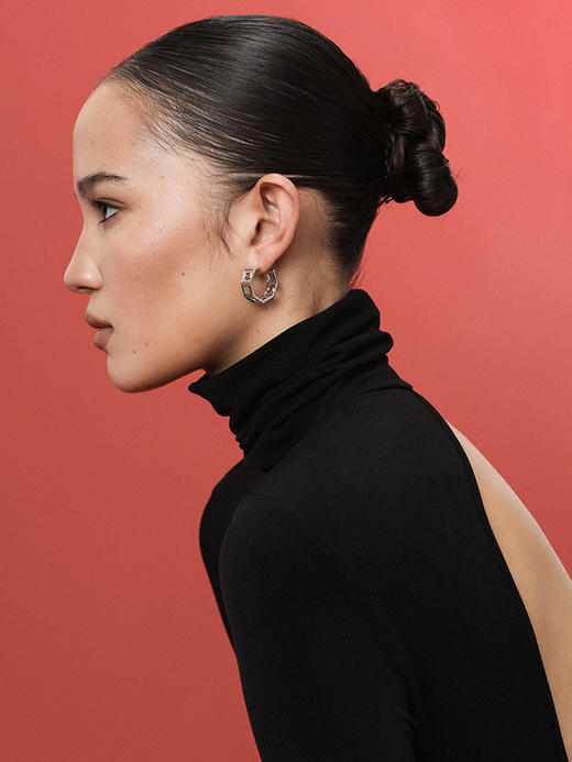 TR她热 留白几何 银色方圆镂空几何个性简约设计感百搭925银针耳环 商品图3