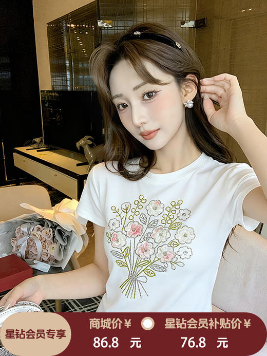 张心子【夏日攻略】设计感烫钻花朵T恤女短袖夏新款修身显瘦上衣 U2604006 商品图0