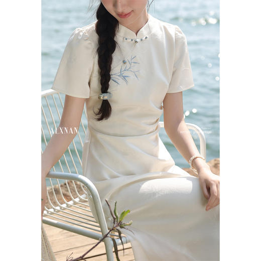 鹿向南「一梦清欢」杏色新中式连衣裙女夏复古改良式旗袍气质长裙 商品图3