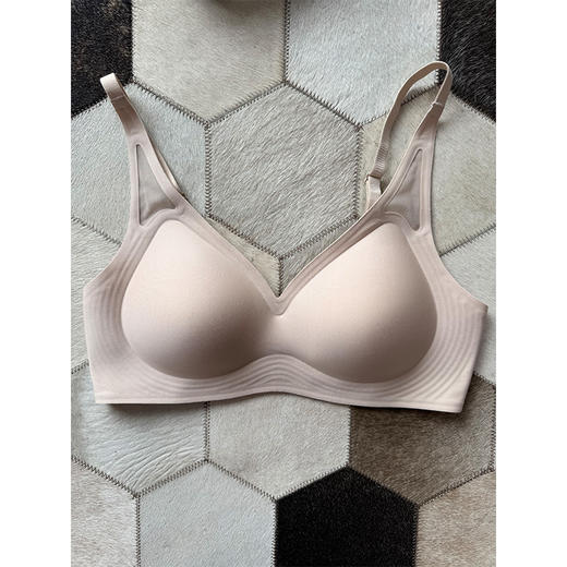 【贝拉推荐|团购更优惠】零压呼吸 极简无痕无压无钢圈文胸 果冻条承托舒适无比 M-2XL 商品图6