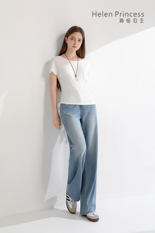 圆领蝙蝠袖T恤配项链 商品图3