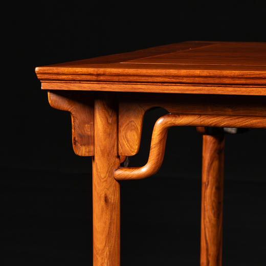 二十世纪 黄花梨一腿三牙高罗锅枨八仙桌 商品图1