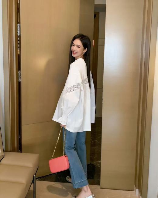 绵白氧气~白色圆领拼接蕾丝镂空喇叭袖宽松上衣 商品图2