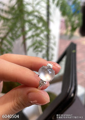 6040504，蛋面戒指。具体价格微信咨询