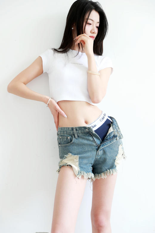 性感露脐tee，小标字母刺绣。杂志写真港风短款圆领t恤女E040666 商品图12