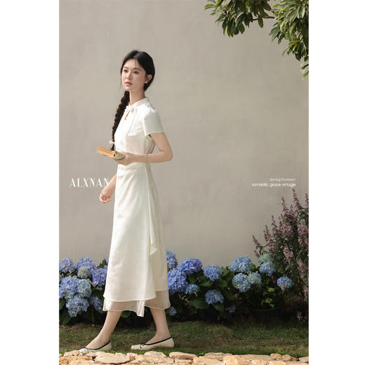 鹿向南「柔光蝶影」新中式国风杏色短袖旗袍连衣裙女夏气质长裙 商品图3