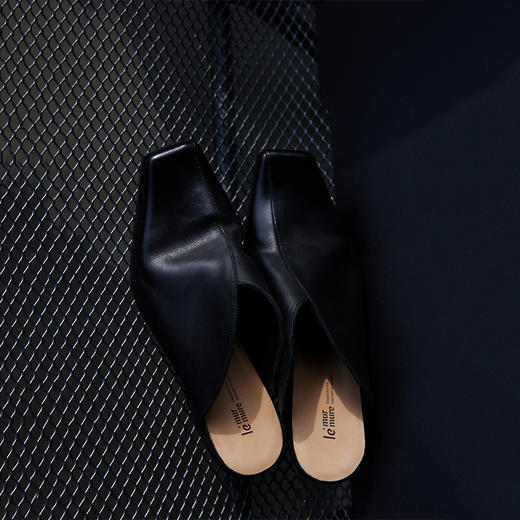 【土豆妈同款】意大利进口水洗牛皮 手工褶皱穆勒拖鞋 Le' Murmure 古董白   柔软细腻，透气舒适。手工褶皱设计增添层次感，彰显独特品味 商品图7