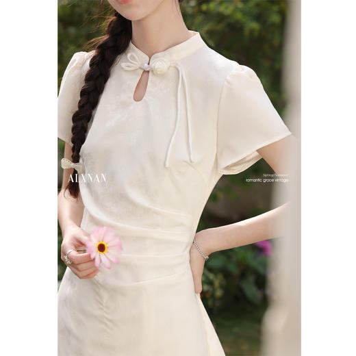 鹿向南「柔光蝶影」新中式国风杏色短袖旗袍连衣裙女夏气质长裙 商品图0